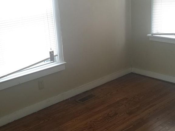Hardwoods Bedroom 1