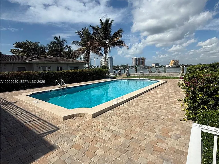2250 Bay Dr #4 — Photo 10