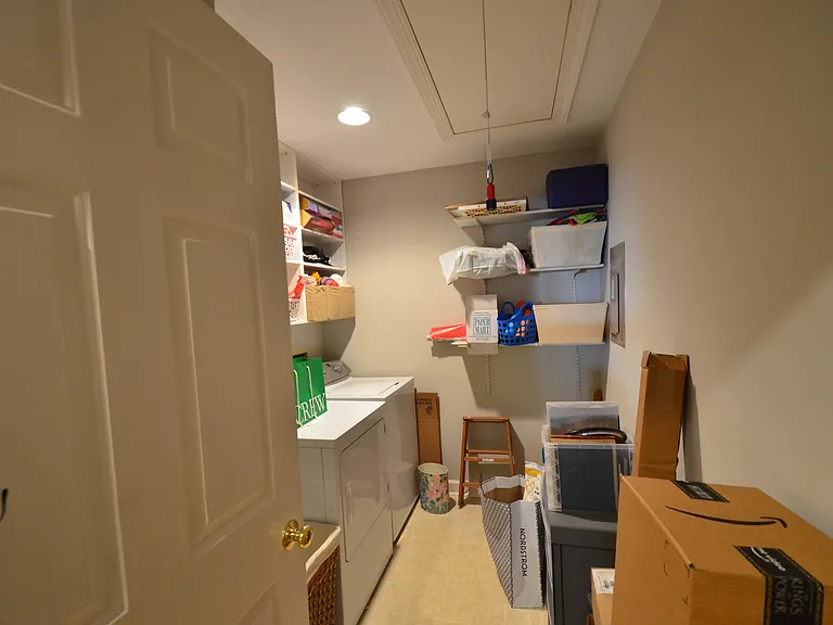531 Weathersfield — Photo 23