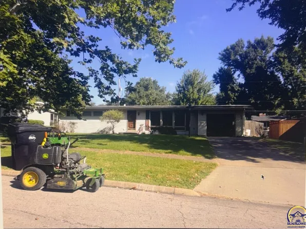 1630 SW 28th Ter, Topeka, KS 66611