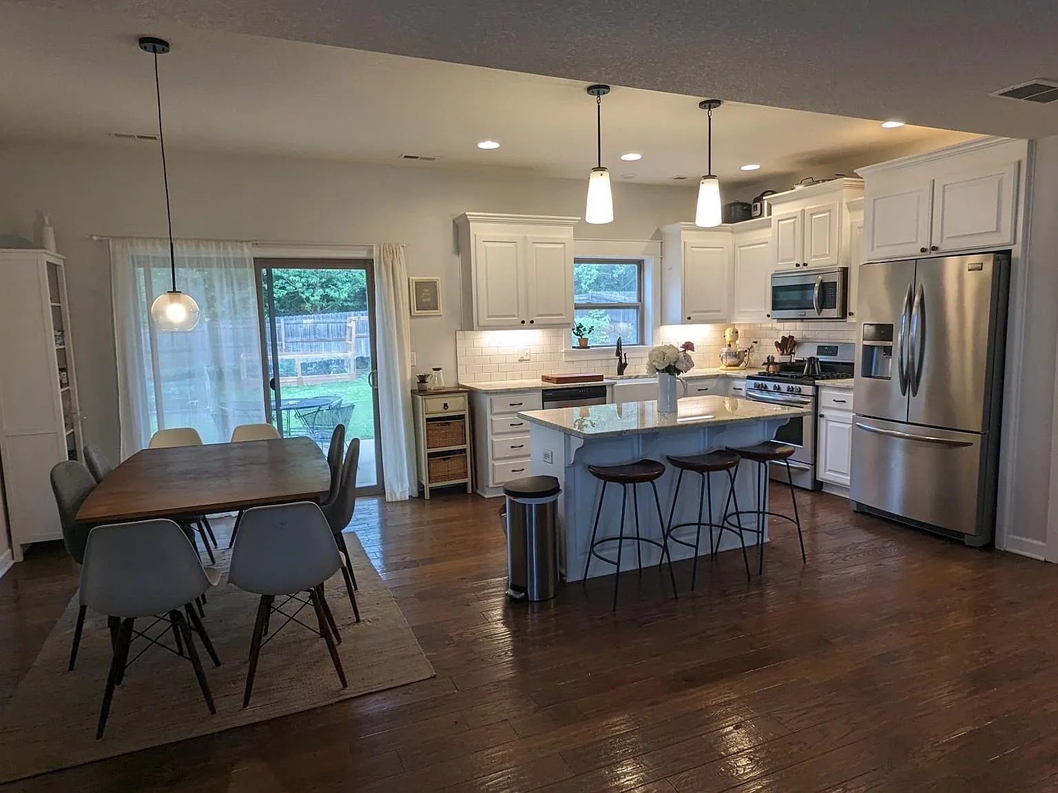 4 bed, 2.5 bath, 1830 sqft, $2,950 — Photo 4
