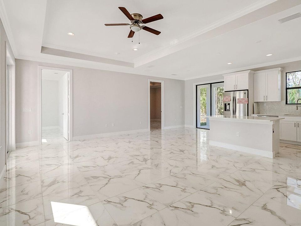 Living room/kitchen area