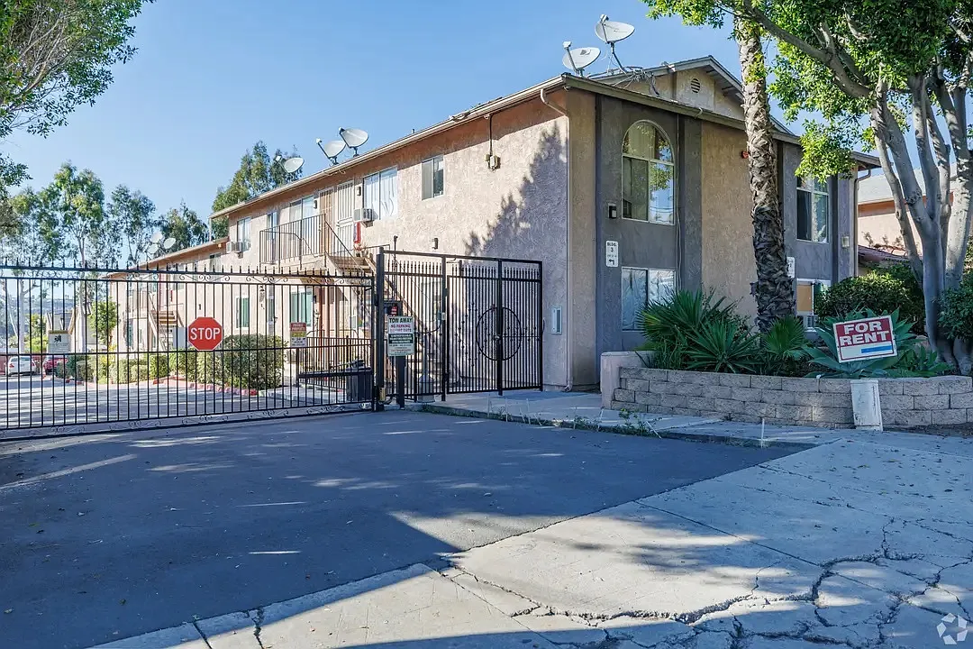 914 Gillespie Dr - Unit3 — Photo 2