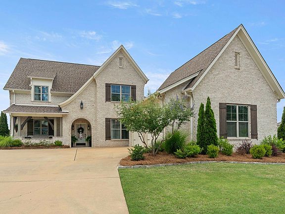 2nd image of 320 Griffin Park Trce