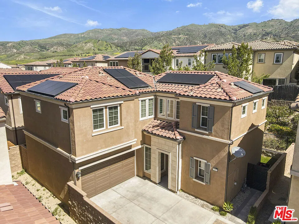 4 bed, 3.0 bath, 2050 sqft, $5,000 — Photo 2