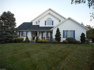 698 Woodhaven Dr, Cuyahoga Falls, OH 44223