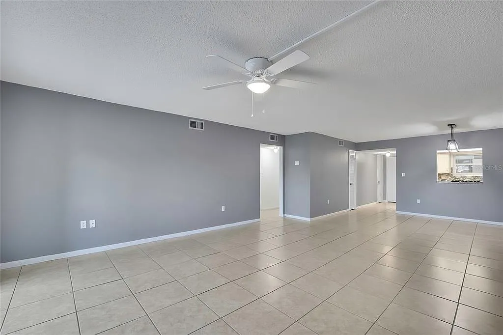 2 bed, 2.0 bath, 1388 sqft, $1,595 — Photo 2