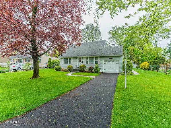 109 Locust Park, Albany, NY 12205