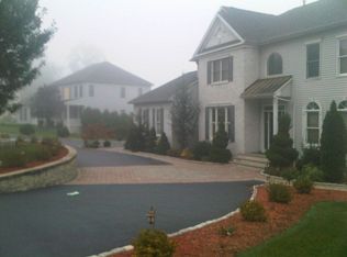 9 Cranberry Ct, North Haledon, NJ 07508