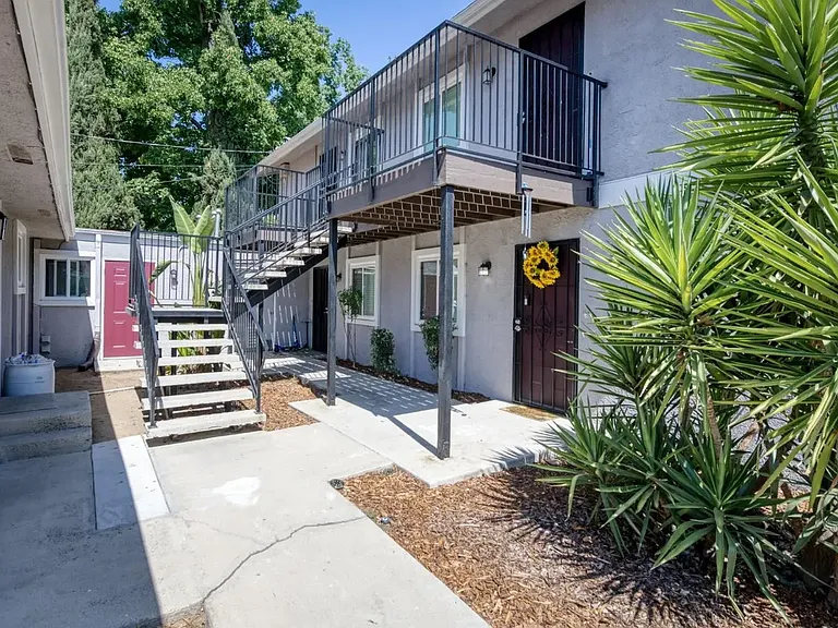 69 W Beverly Dr #202 — Photo 6