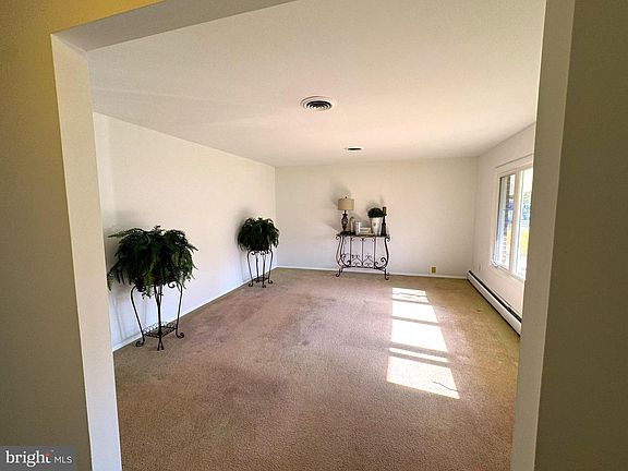 5th image of 16 Dewberry Dr