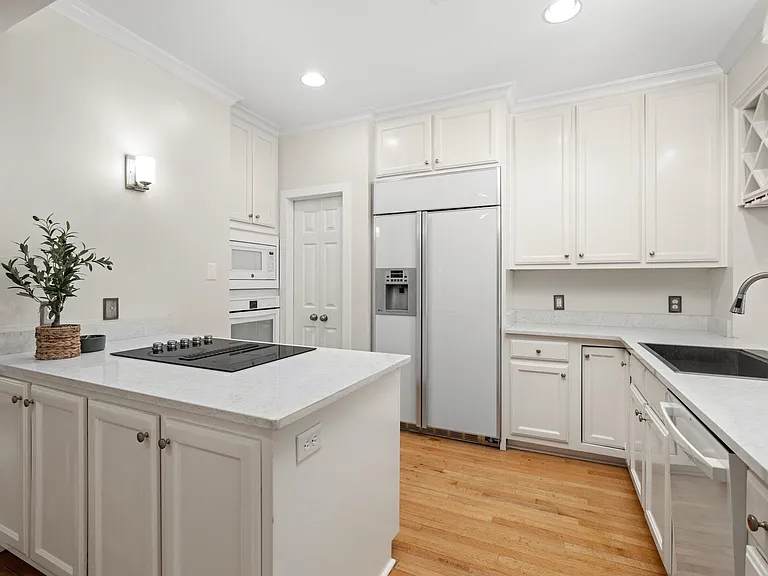 752 Island Dr — Photo 10