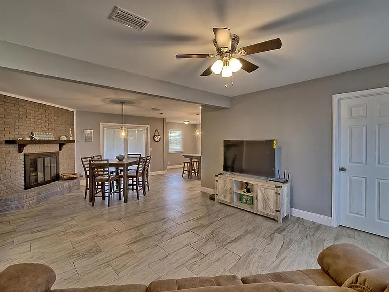 829 Miles Dr — Photo 3