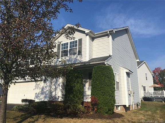 2nd image of 12 Windy Hill Ln Unit 12