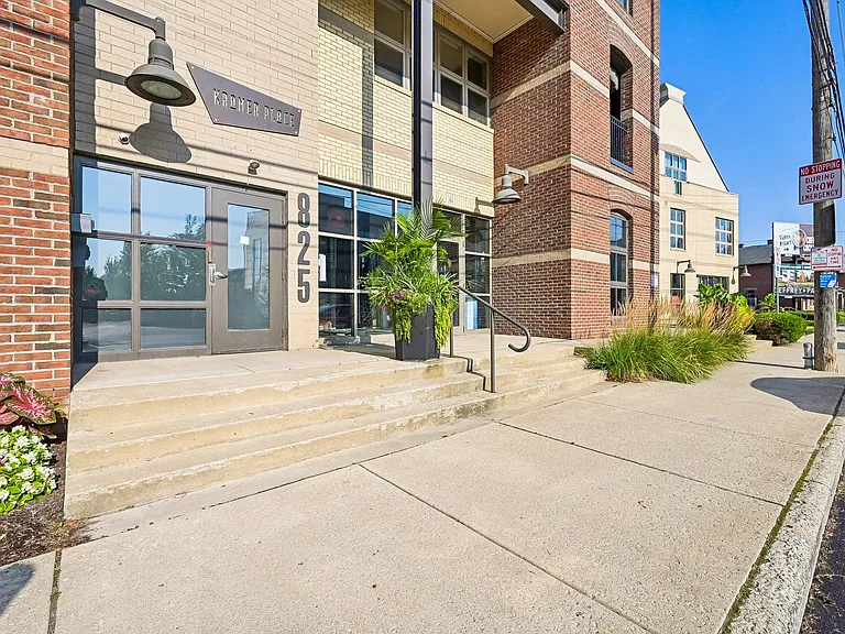 825 N 4th St #216 — Photo 31