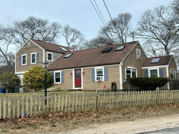 20 Sunset Ter, Hyannis, MA 02601