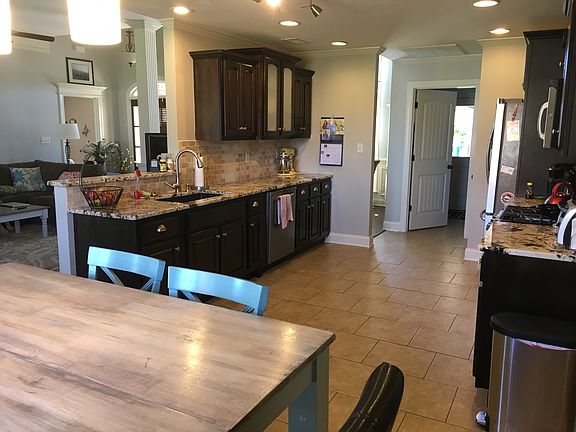 eat in kitchen