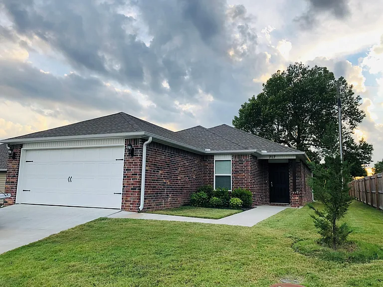 717 S Jaybird Ln — Photo 2