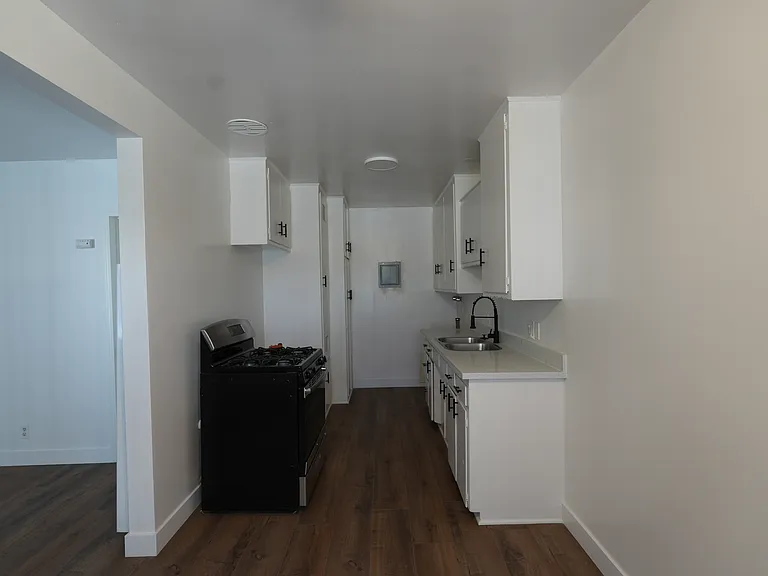 10304 La Reina Ave #C — Photo 9