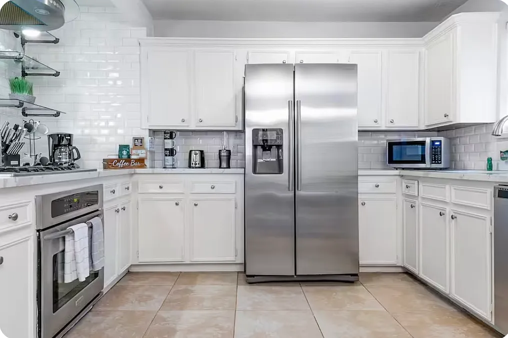 4 bed, $4,000 — Photo 3