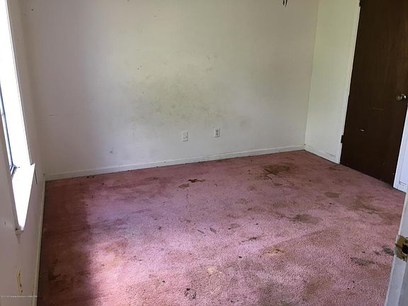 5th image of 8573 Lake Shore Dr W