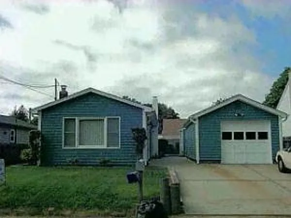 2003 Manor Dr photo 1