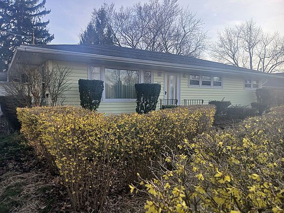 2nd image of 400 E Grove St