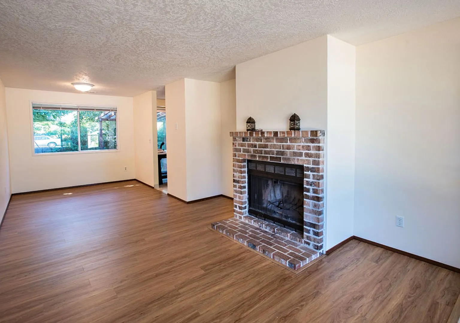 Charming 3 Bed, 1 Bath Home w/ Garage in South Tabor — Photo 3