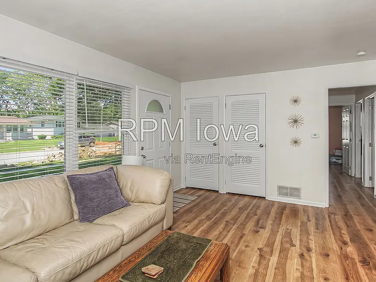 2116 Ferndale Ave — Photo 9