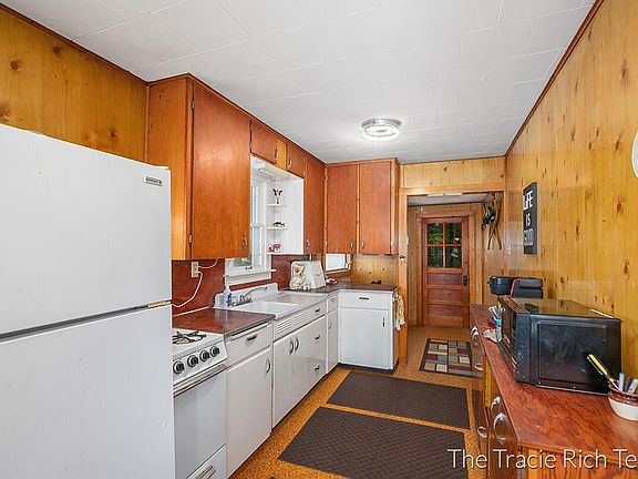 3rd image of 13046 Sandyside Dr NE