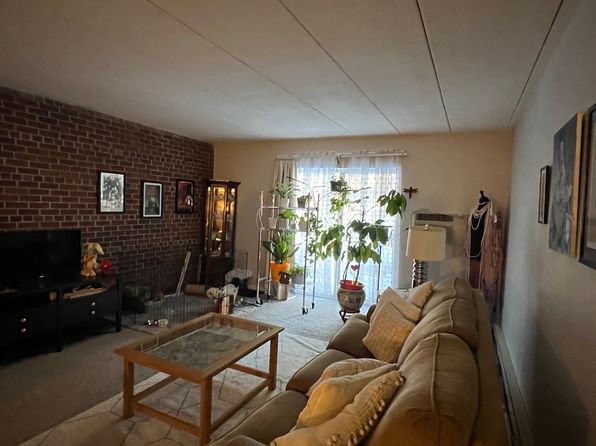 36 Greentree Ln, Weymouth, MA
