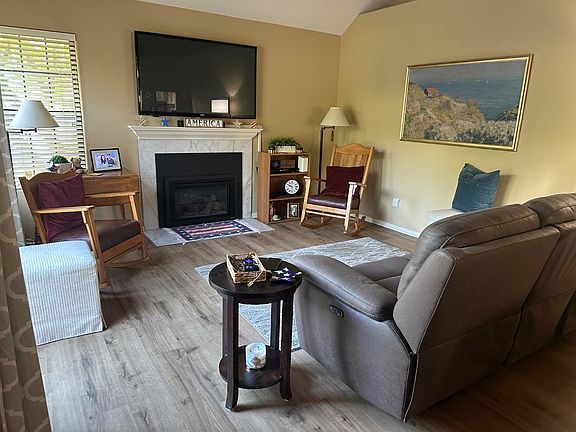 2nd image of 947 E Foxhill Dr