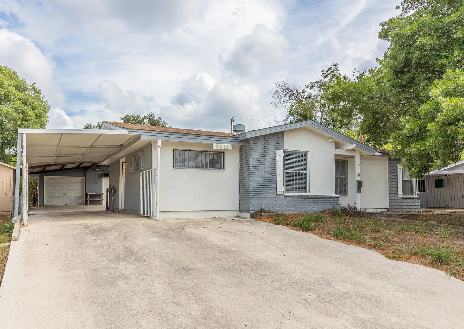 3 bed, 2.0 bath, 1288 sqft, $1,400 — Photo 1