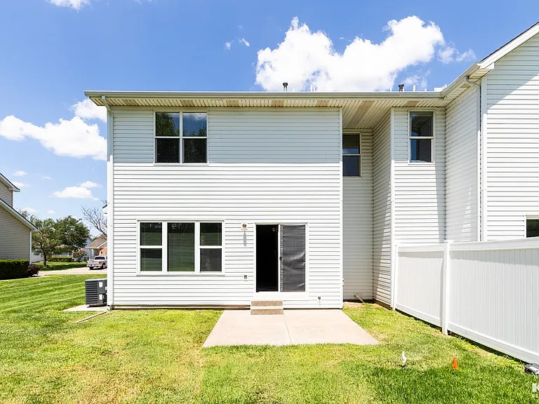 513 N Bristol Ct — Photo 29