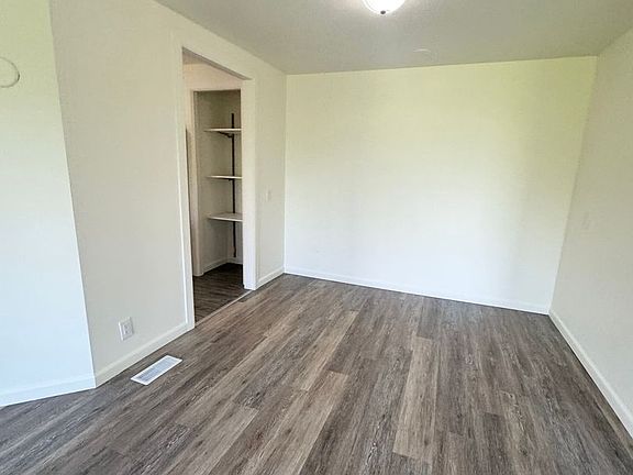 4th image of 14414 Greenbelt Dr E