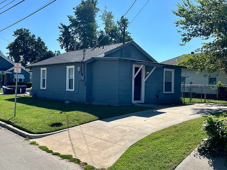 802 S Xanthus Ave — Photo 2