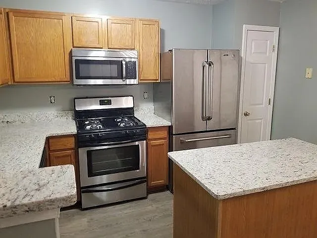 625 Lakeside Cir — Photo 5