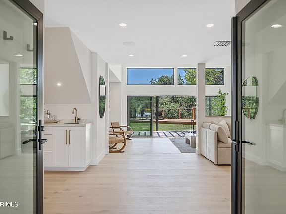 5th image of 951 Ranch House Rd