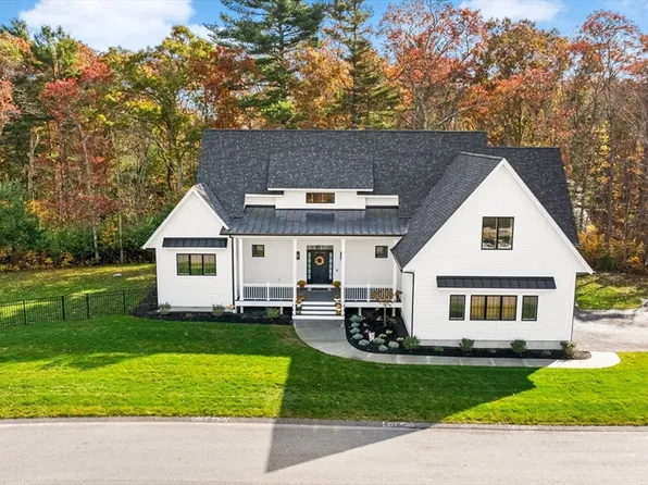 12 Nantucket Dr, Mattapoisett, MA 02739