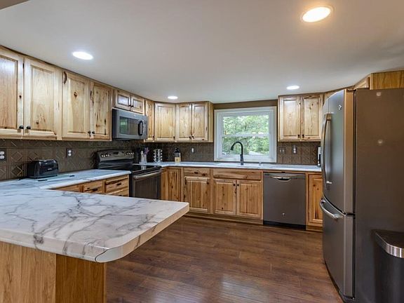 3rd image of 2169 River Forest Ln