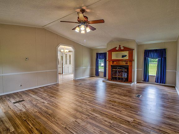 4th image of 128 Rosewood Ln