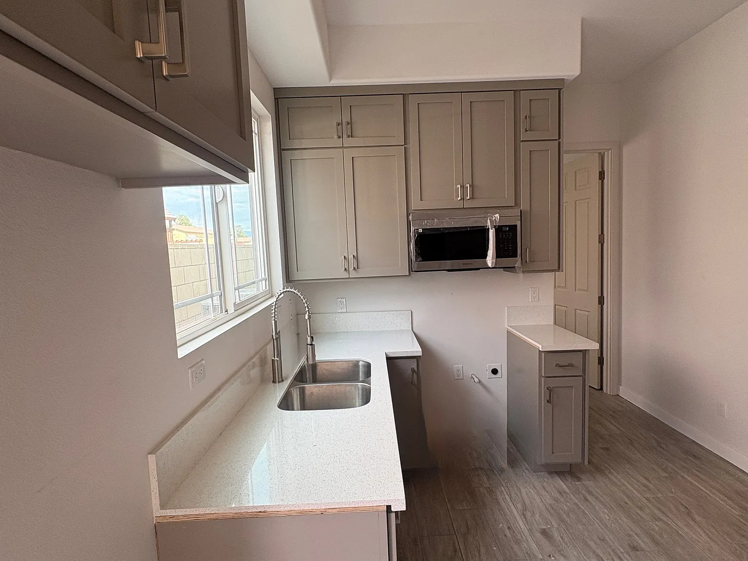 1 bed, 500 sqft, $1,800 — Photo 3