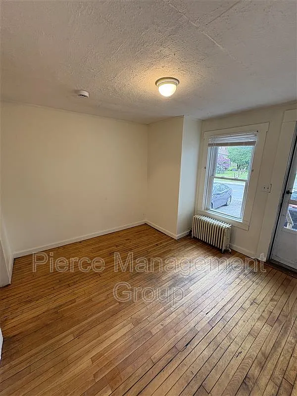 1 bed, 1.0 bath, $1,350 — Photo 2
