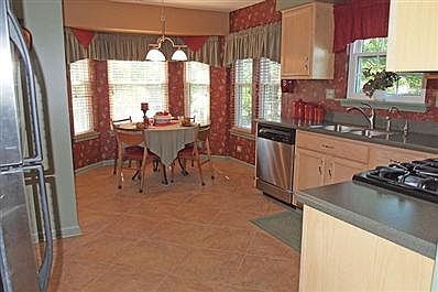 2nd image of 4560 Camden Ln
