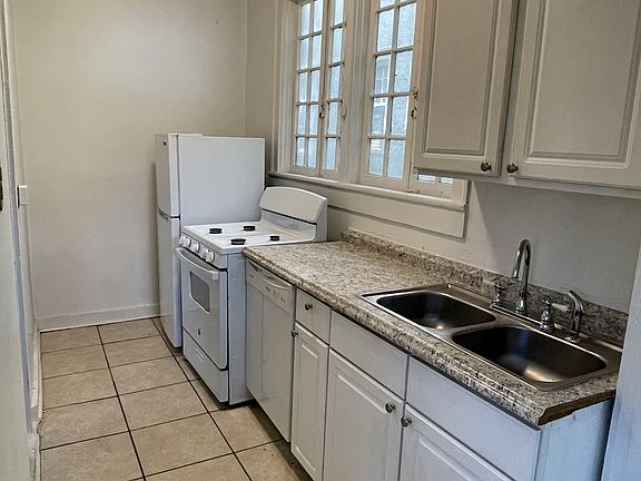 4th image of 7820 Saint Charles Ave #2