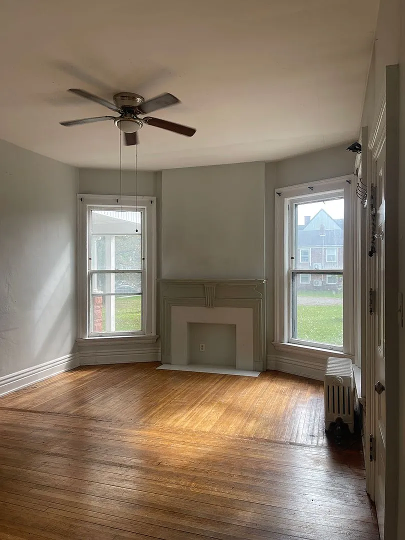 554 Linwood — Photo 1