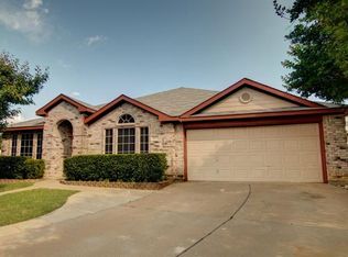 1015 Hidden View Ct, Burleson, TX 76028