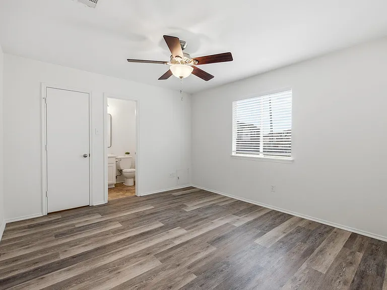 4330 Spring Garden Dr — Photo 9