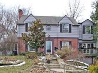 5622 Suwanee Rd, Fairway, KS 66205