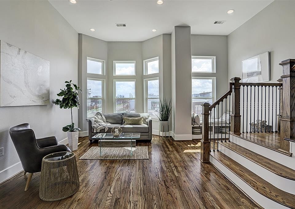 1st image of 2020 Mcgowen Street #8